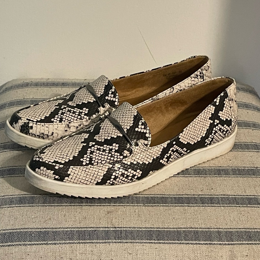 Naturalizer size 10 loafers